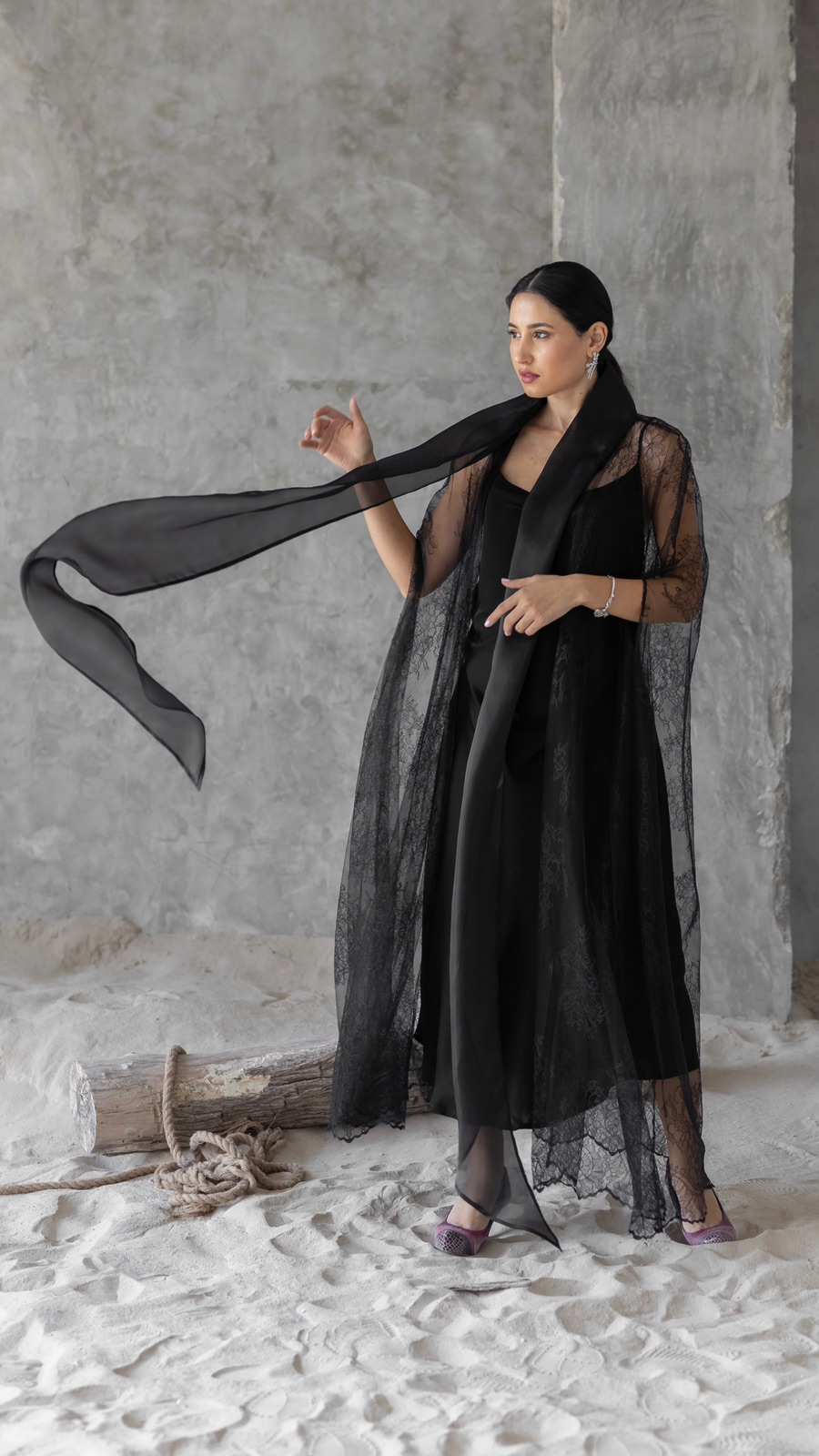 Dantel Abaya
