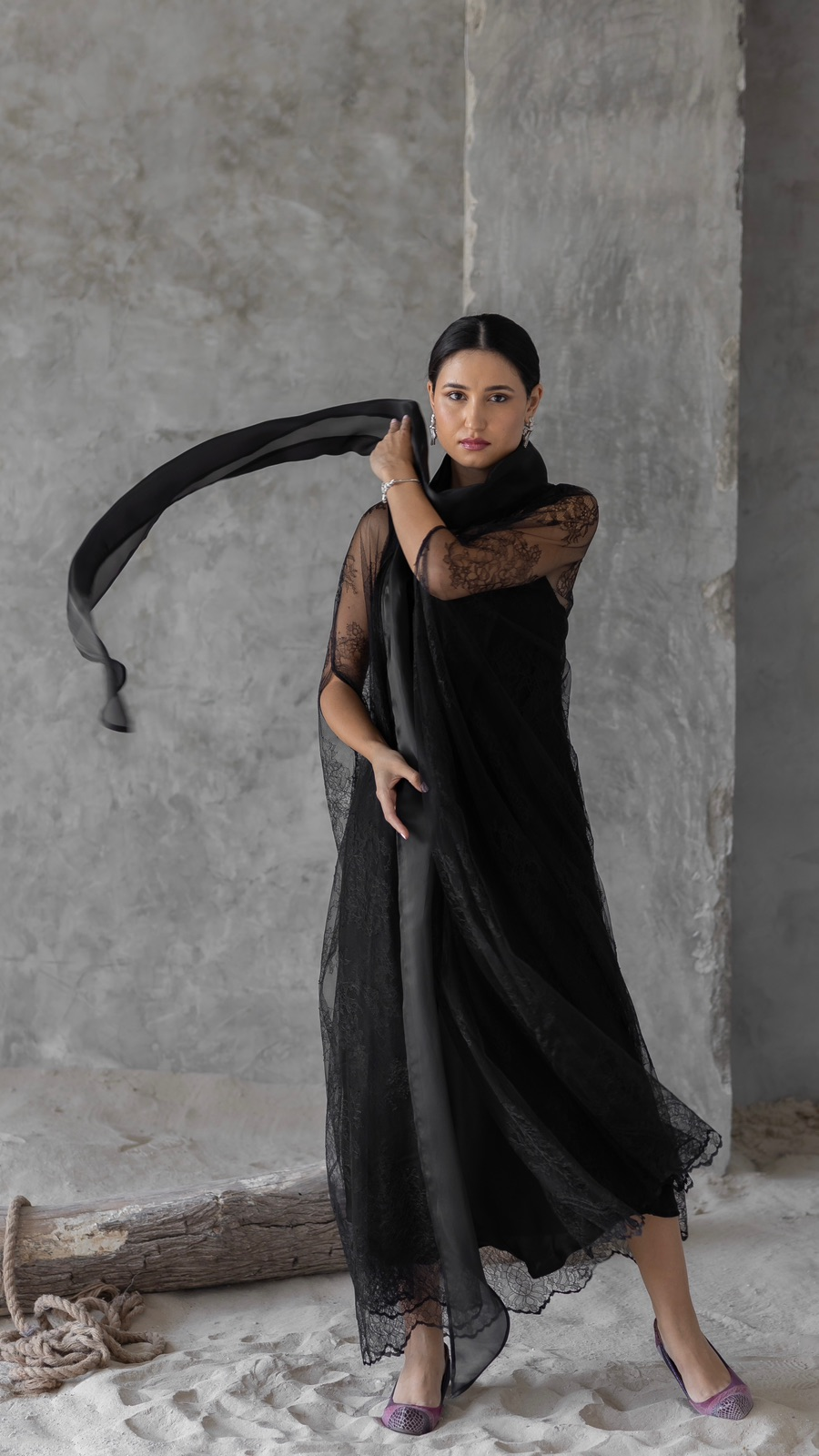 Dantel Abaya