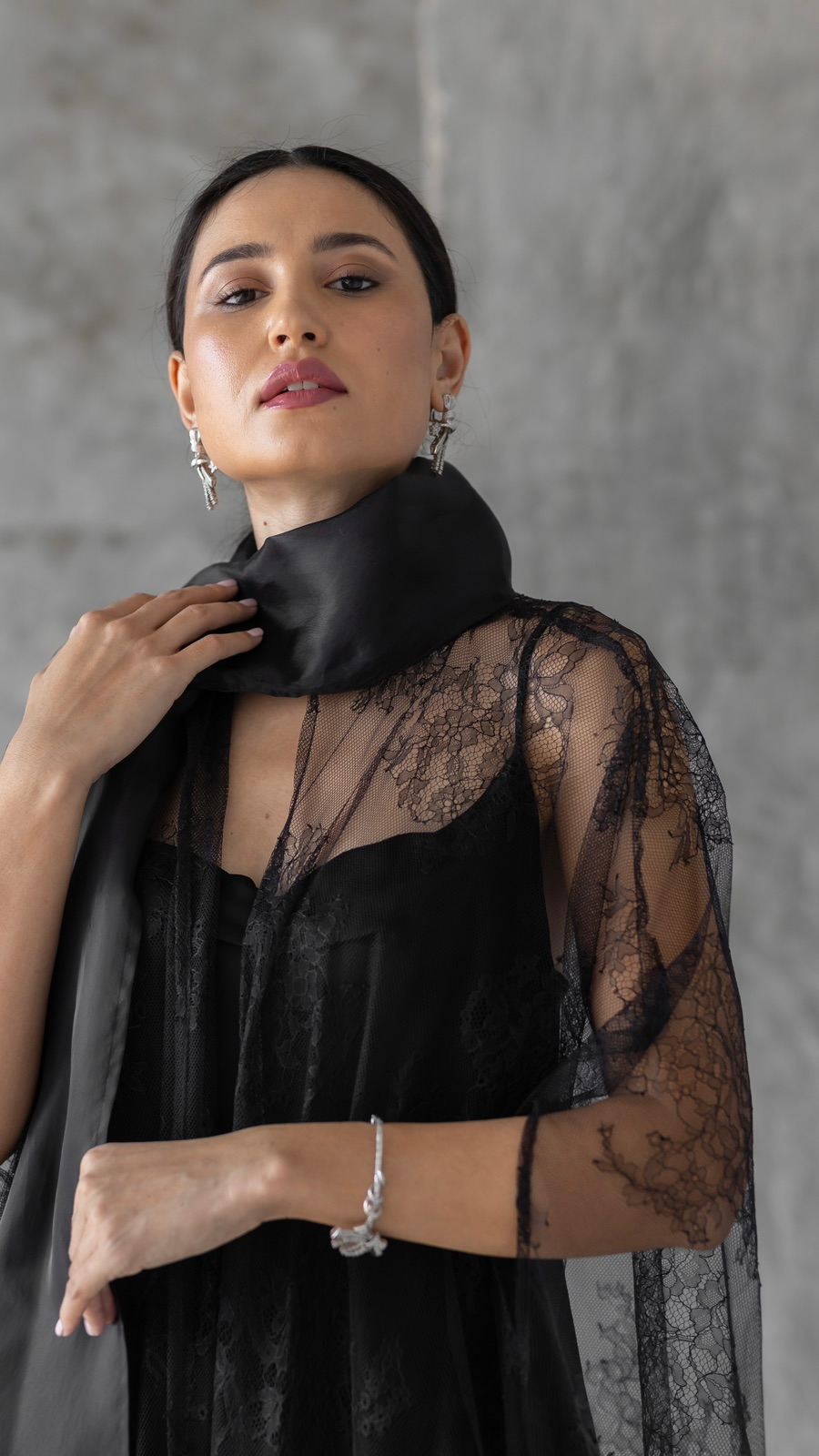 Dantel Abaya