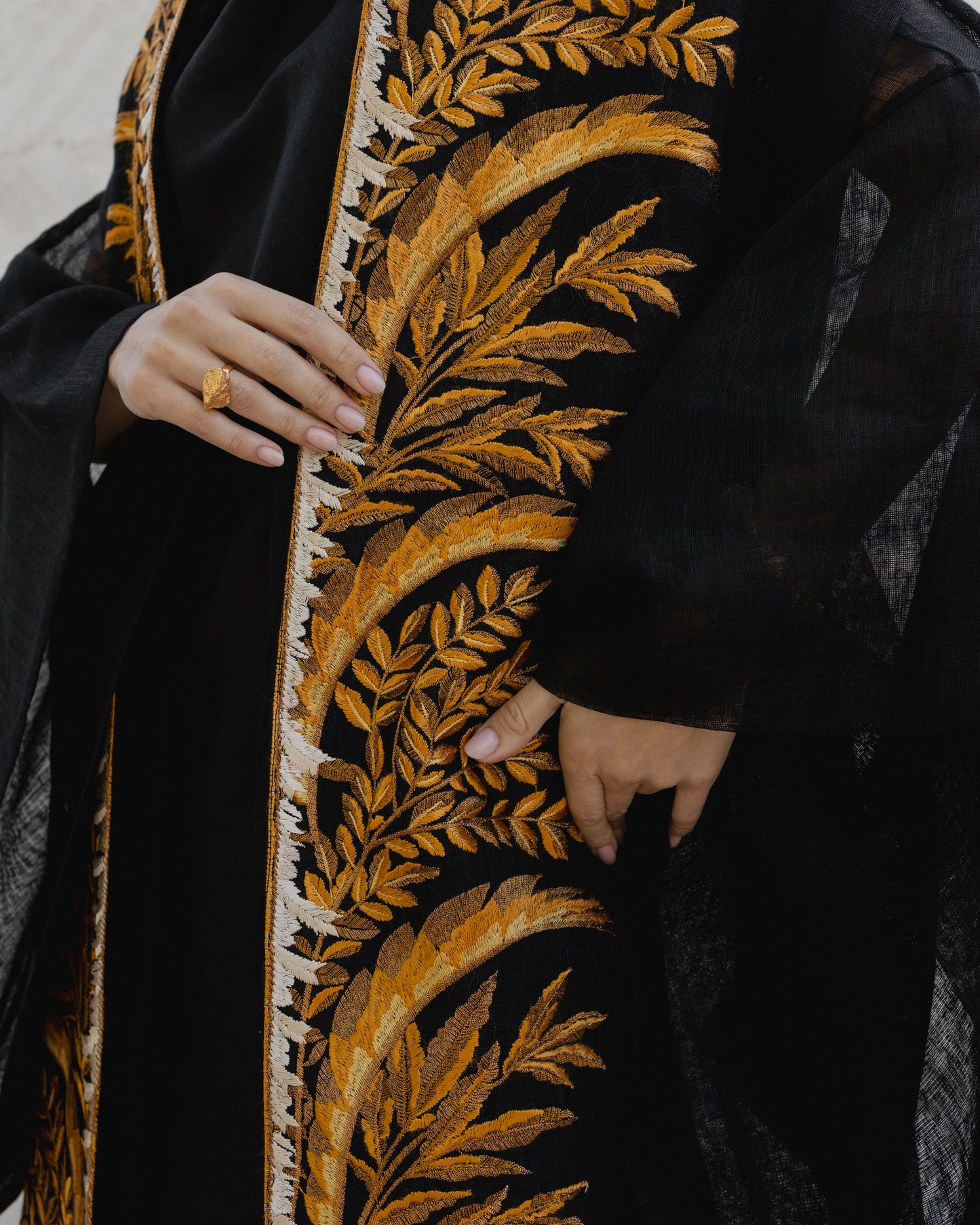 Bisht and Inner Dress بشت وفستان داخلي