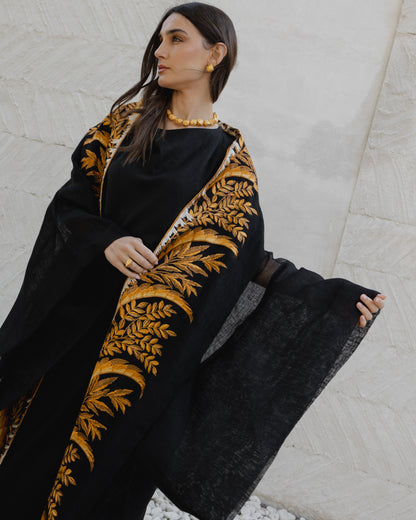 Bisht and Inner Dress بشت وفستان داخلي